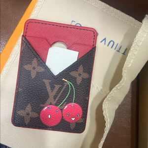루이비통 스타일 체리 맥세이프 (무라카미)