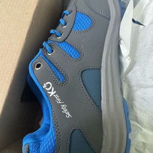 코오롱 안전화 kg-470 일괄 3켤레 팔아요.