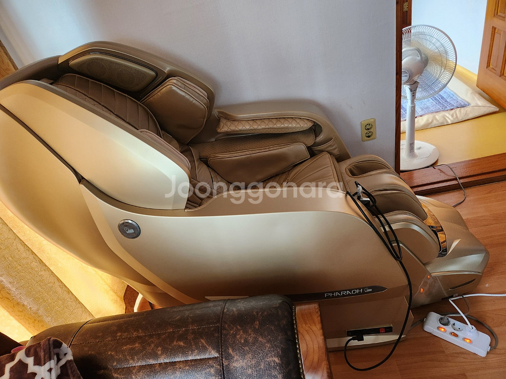 바디프랜드 파라오2 골드 안마의자--1