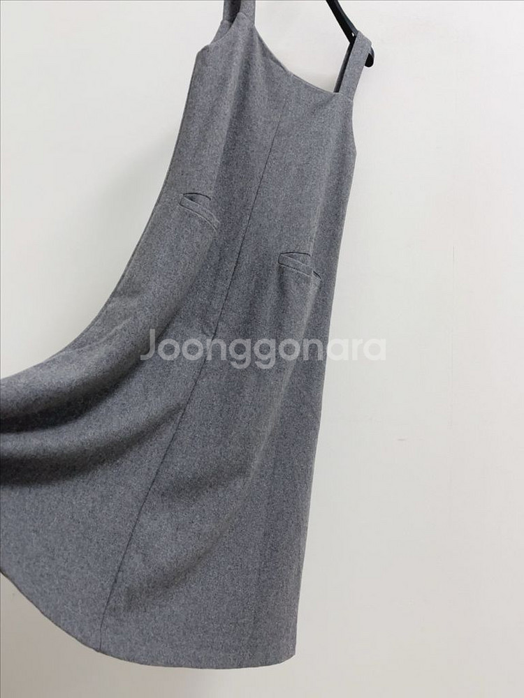 리플레르 울 혼방 슬리브리스 원피스--3