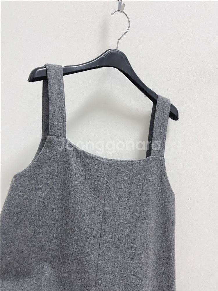 리플레르 울 혼방 슬리브리스 원피스--1