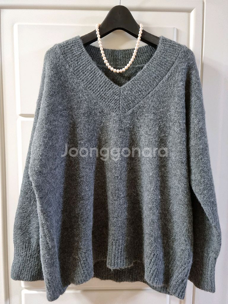 그레이멜란지 브이넥 루즈핏 부클 니트--0