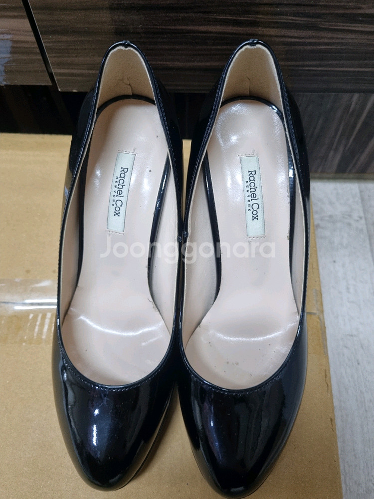 레이첼콕스 블랙 에나멜 펌프스 235 8cm--0