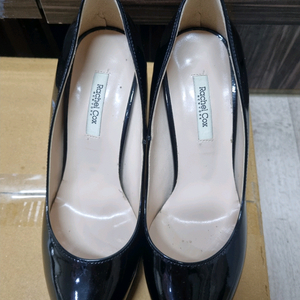 레이첼콕스 블랙 에나멜 펌프스 235 8cm