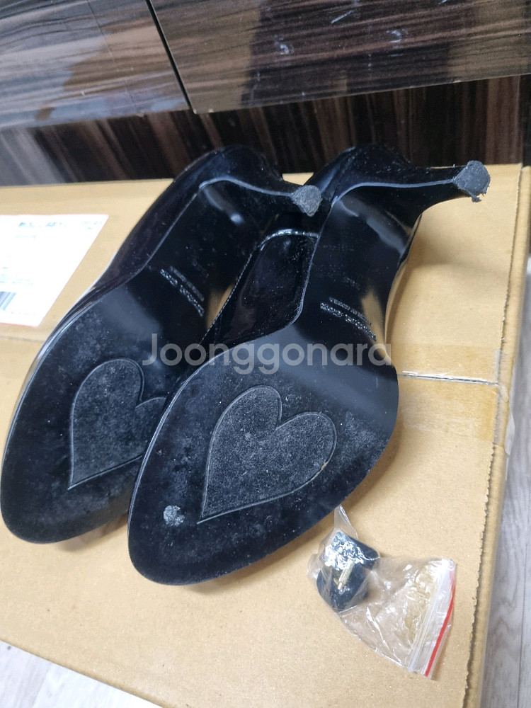 레이첼콕스 블랙 에나멜 펌프스 235 8cm--2