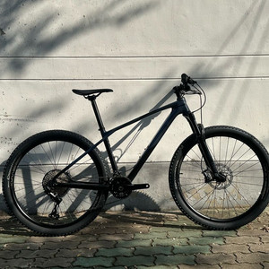 MTB자전거 0kmm주행 첼로 23년식 크로노50 다크니켈 실버 / 블랙 카본휠 저렴하게 판매합니다 사이즈 M