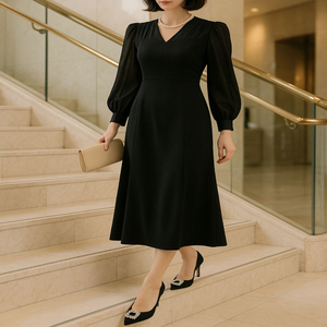 블랙 브이넥 쉬폰 배색 미디 원피스ㅡ무배