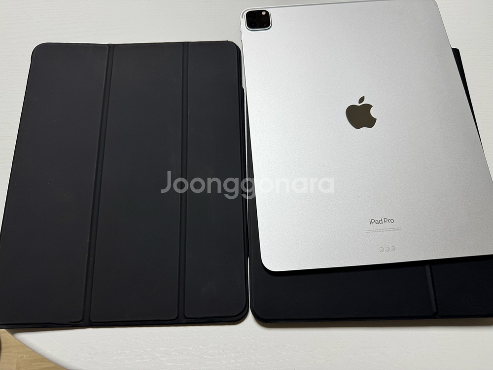 아이패드 프로 12.9 M2 256GB + 매직키보드 + 케이스2개--0
