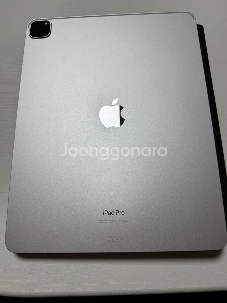 아이패드 프로 12.9 M2 256GB + 매직키보드 + 케이스2개--2