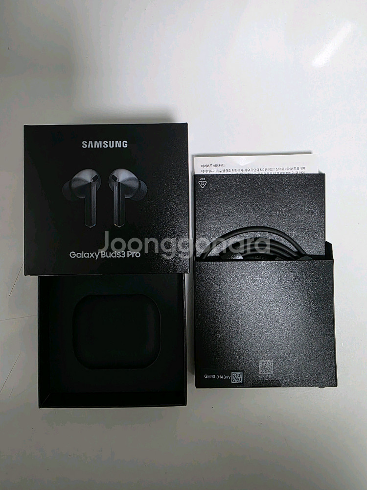 갤럭시 버즈3 프로 (실버 색상, 정품 케이스 포함)--2