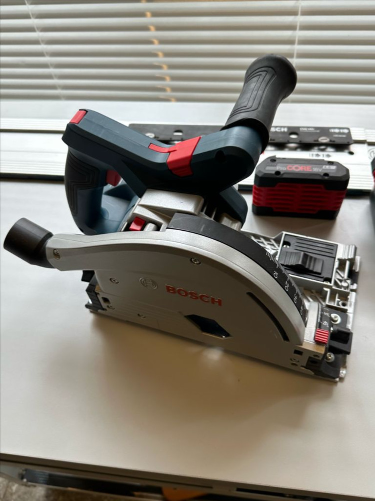 보쉬 레일쏘 GKT 18V-52GC 풀셋 이미지