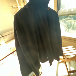 꼼데가르송 하든 노버튼 케이프