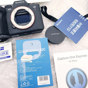소니 A7M4 + 렌즈 2개 신번들 화각 + 삼각대 그립 메모리카드 구성품 카메라 풀세트