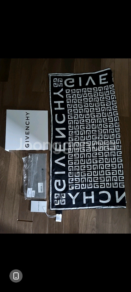 지방시 로고 패턴 스카프 새제품 급--3