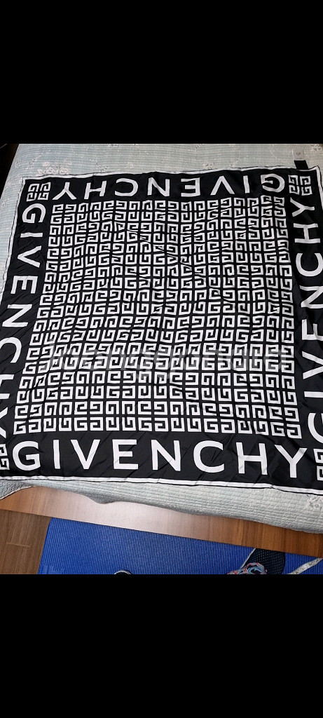 지방시 로고 패턴 스카프 새제품 급--1