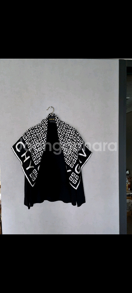 지방시 로고 패턴 스카프 새제품 급--4