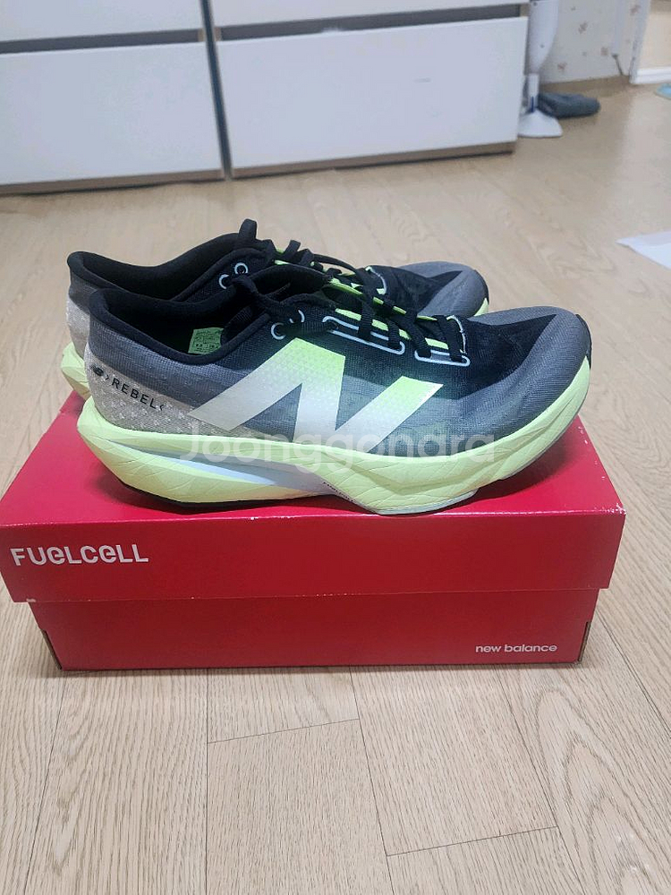 뉴발란스 퓨얼셀 러닝화 레벨 v4--0