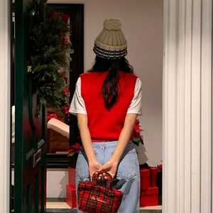 더바넷 The Barnnet 폼폼 비니 아이보리 미착용보관 단종(파르벵 피버님 착용)