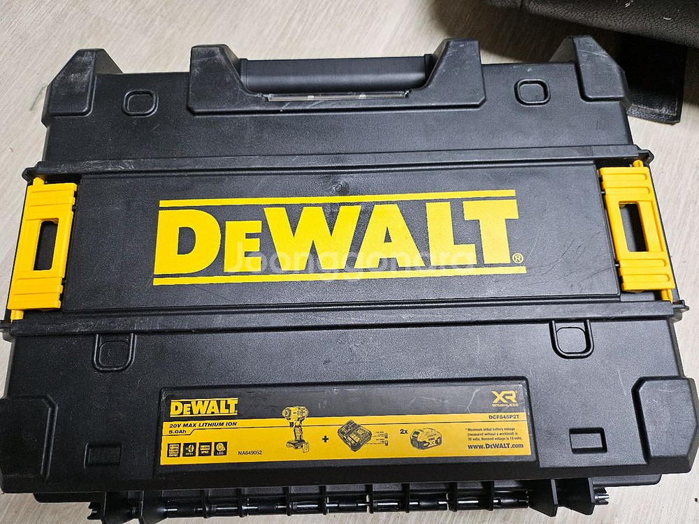 디월트 충전 브러쉬리스 임팩 렌치 드라이버 드릴 세트--8