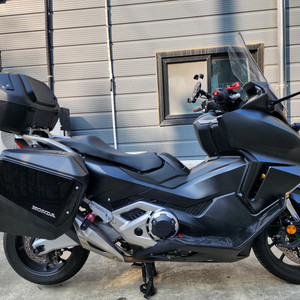 23년식 혼다 포르자 750 맷블랙 판매