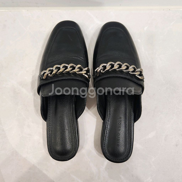 가죽 뮬 240 블랙 체인 슬리퍼/ 거의 새거--0