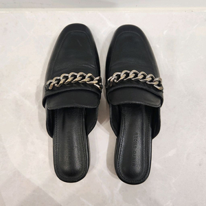 가죽 뮬 240 블랙 체인 슬리퍼/ 거의 새거