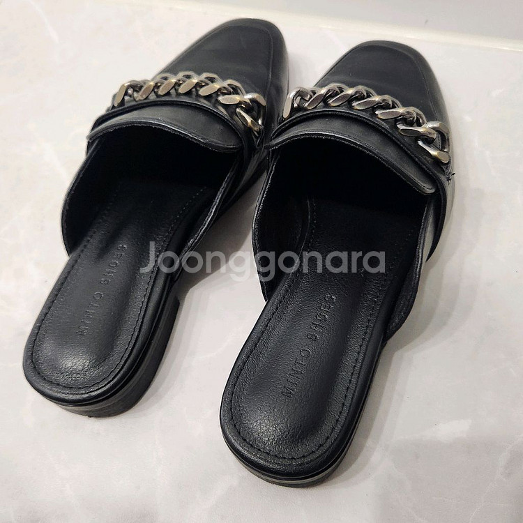 가죽 뮬 240 블랙 체인 슬리퍼/ 거의 새거--1