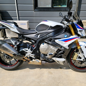 21년식 BMW S1000R 화이트 판매