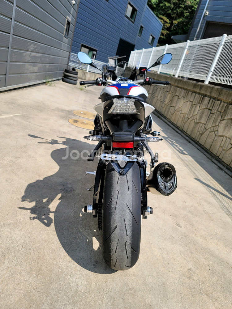 21년식 BMW S1000R 화이트 판매--3