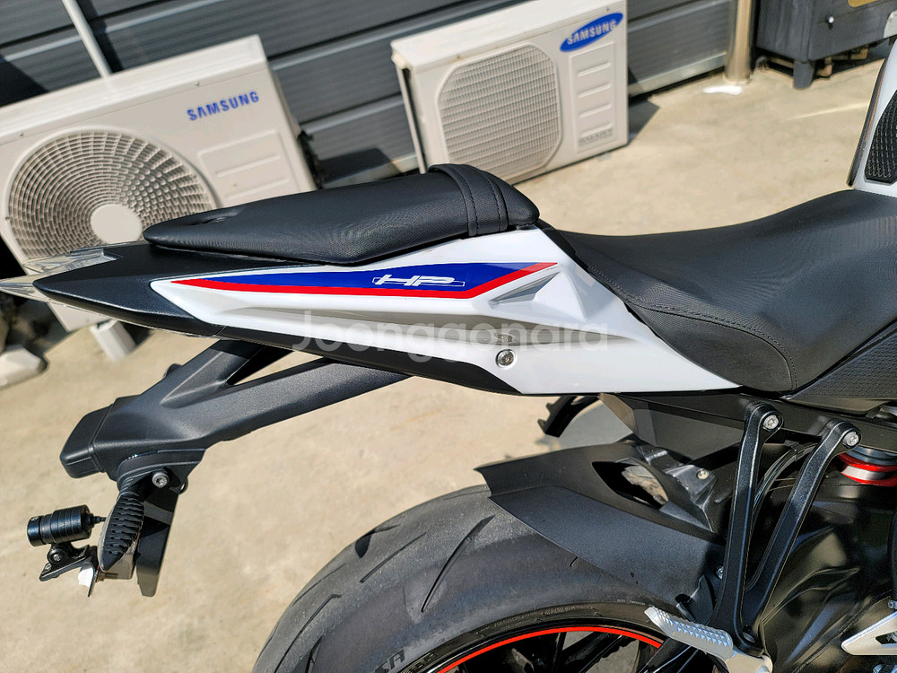 21년식 BMW S1000R 화이트 판매--6