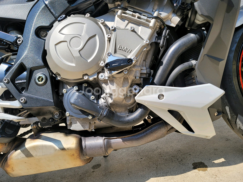 21년식 BMW S1000R 화이트 판매--5