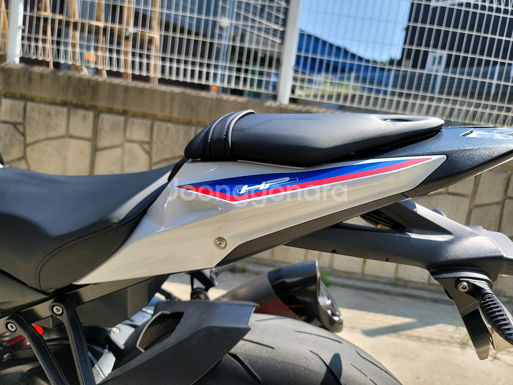 21년식 BMW S1000R 화이트 판매--9