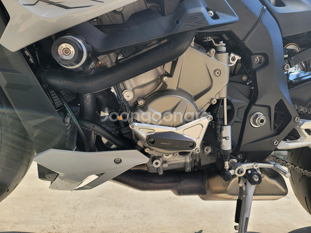 21년식 BMW S1000R 화이트 판매--8