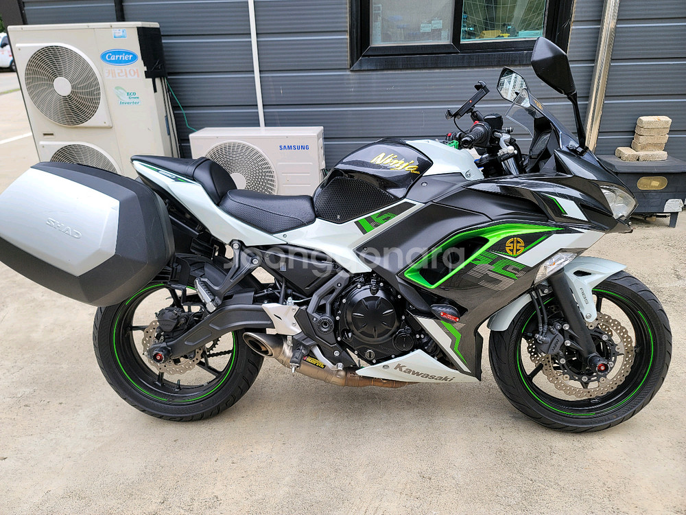 22년식 가와사키 닌자 650 화이트 판매--0