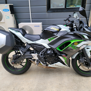 22년식 가와사키 닌자 650 화이트 판매