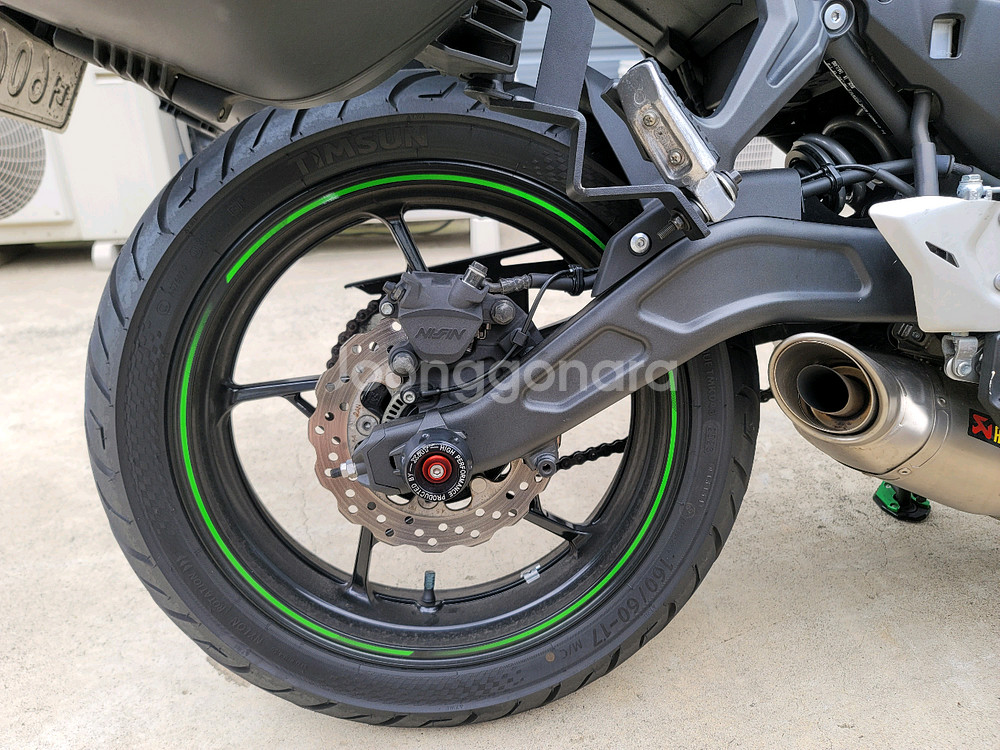 22년식 가와사키 닌자 650 화이트 판매--6