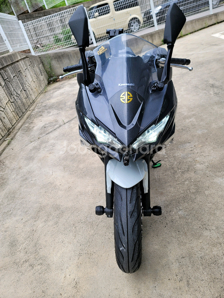 22년식 가와사키 닌자 650 화이트 판매--2