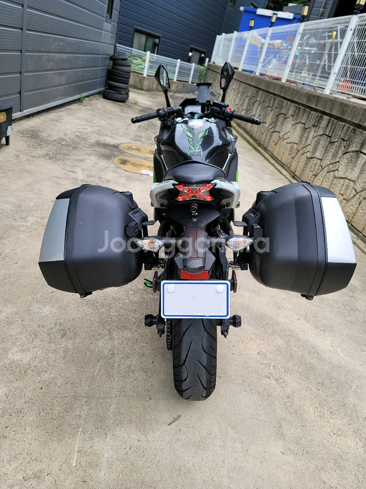 22년식 가와사키 닌자 650 화이트 판매--3