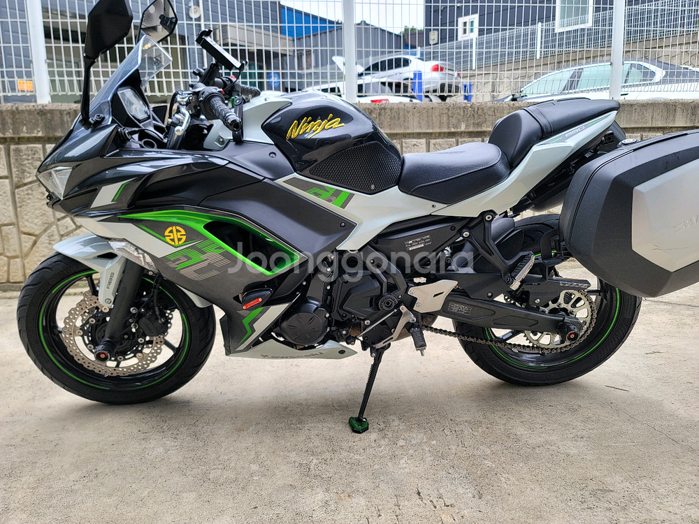 22년식 가와사키 닌자 650 화이트 판매--1