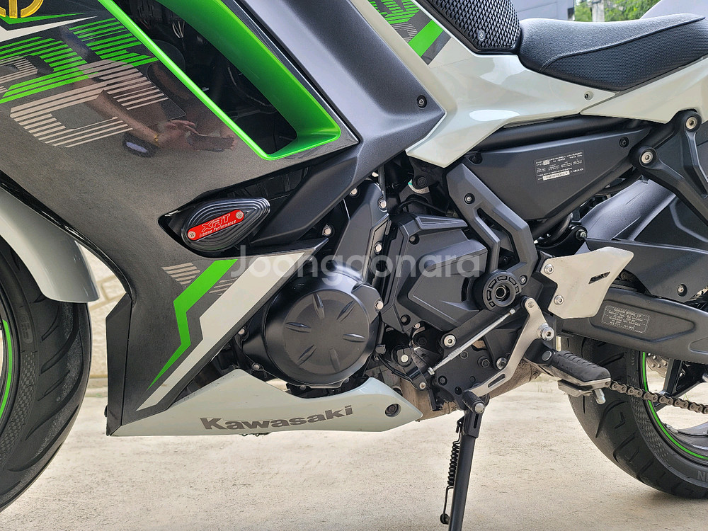 22년식 가와사키 닌자 650 화이트 판매--8