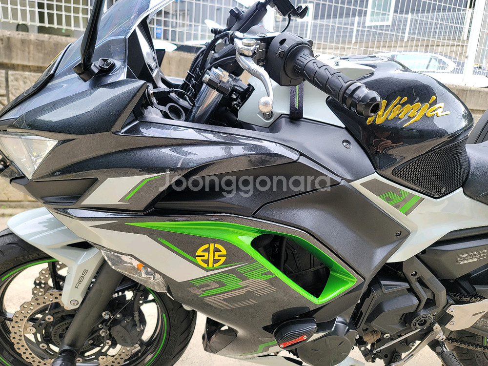 22년식 가와사키 닌자 650 화이트 판매--7