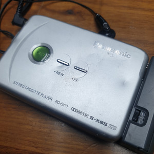 파나소닉 RQ-SX71 스테레오 카세트 플레이어입니다.