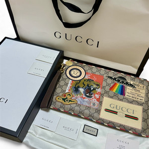 [ 풀구성 / 급처 ] 구찌 GG수프림 쿠리에 패치 한정판 클러치백