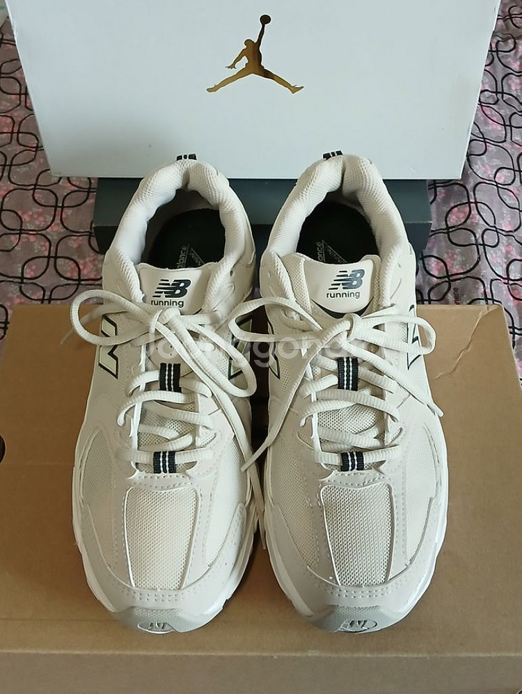 뉴발란스 530정품.아이보리 235운동화 거의새거24년5월제품--0