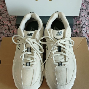 뉴발란스 530정품.아이보리 235운동화 거의새거24년5월제품