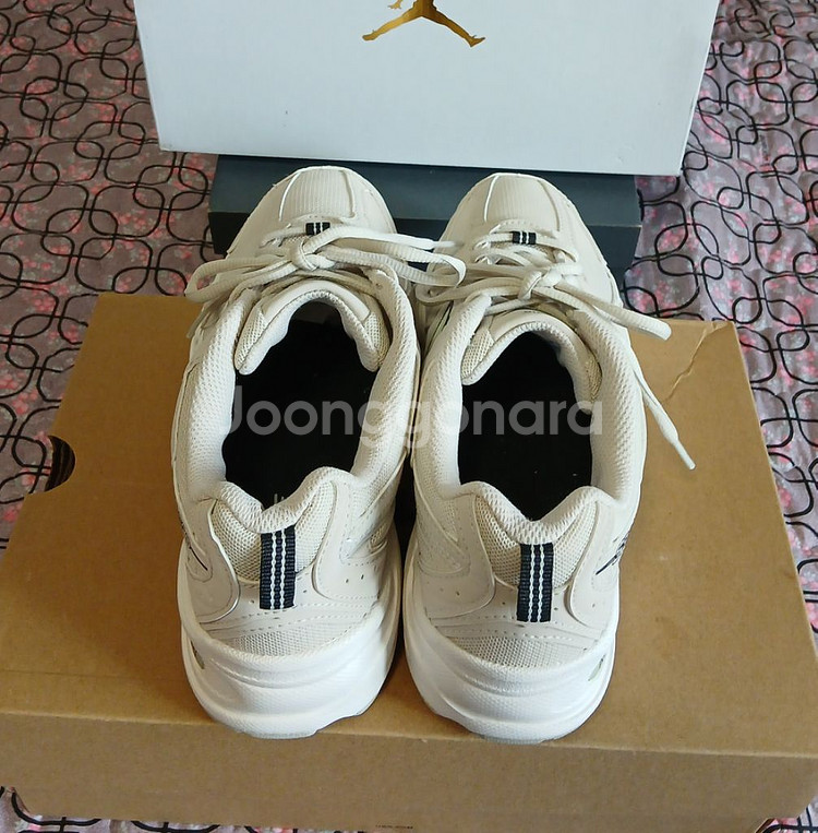 뉴발란스 530정품.아이보리 235운동화 거의새거24년5월제품--5