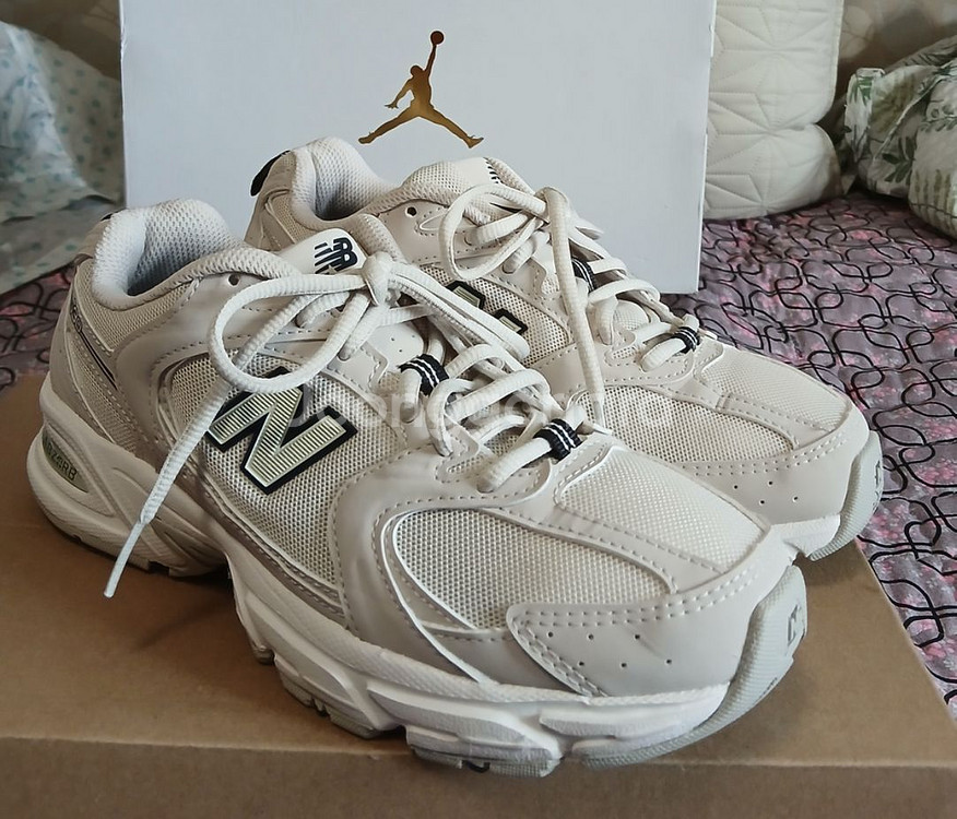 뉴발란스 530정품.아이보리 235운동화 거의새거24년5월제품--2