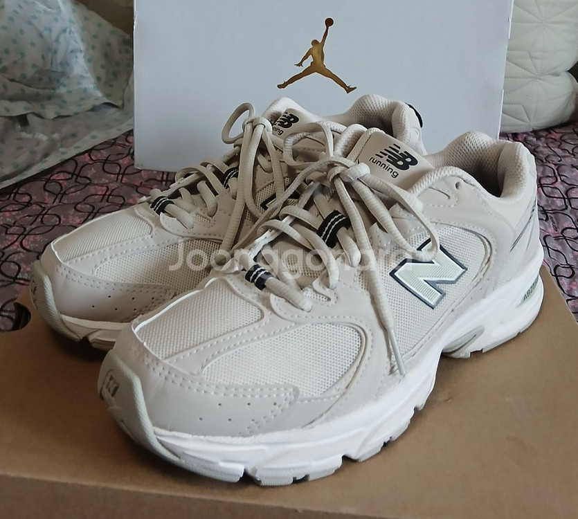 뉴발란스 530정품.아이보리 235운동화 거의새거24년5월제품--1