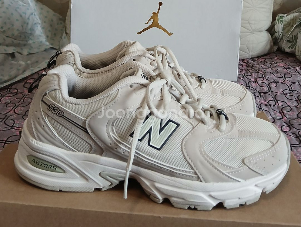 뉴발란스 530정품.아이보리 235운동화 거의새거24년5월제품--3
