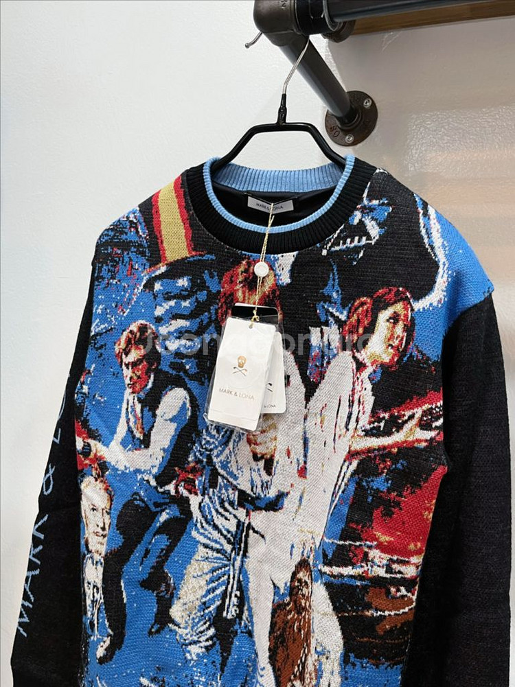 [새제품](55~66/m) 마크앤로나 블랙 레터링패턴 크루넥 방풍니트웨어--1